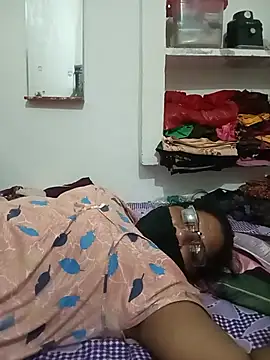 Menka_cut34 webcam