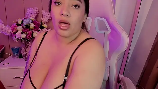 MollyBigBoobs12 webcam