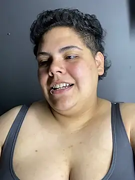 Hailey_Curvy webcam