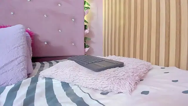 lovely__kiss__ webcam