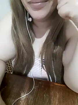 Madam_bezzzoul webcam
