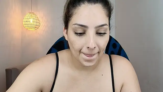 YummyAnna_ live cam on StripChat