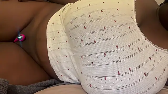 nanaisbackk webcam