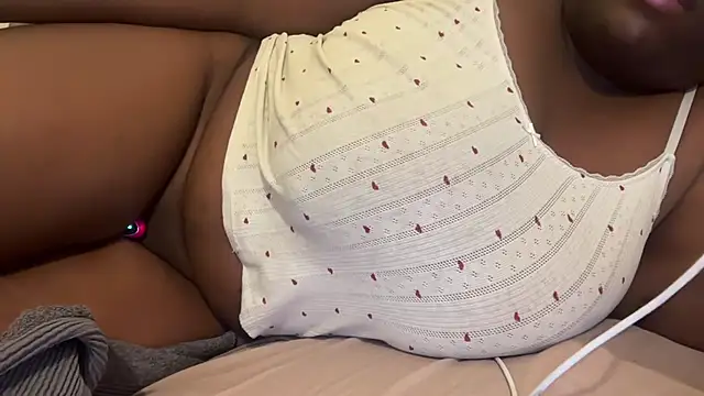 nanaisbackk webcam