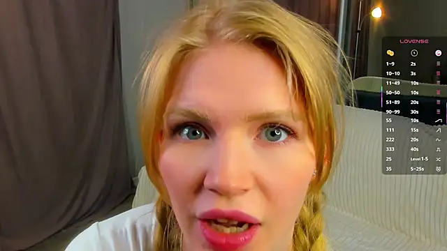 pestiyilinet live cam on StripChat