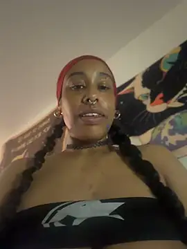 Lunalovesyou8 webcam