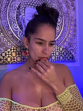 mau_white (F milf) - Apply cream to the tits GLT 4 photos