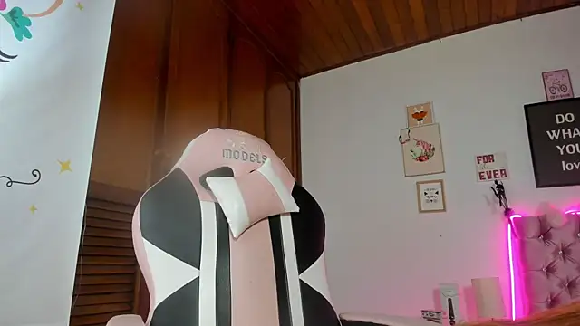 moly_cherry - Moly_cherry's free webcam - UK Sex Cams