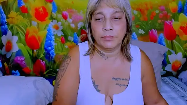 indianroxy webcam