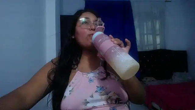 sirena_15 live cam on StripChat