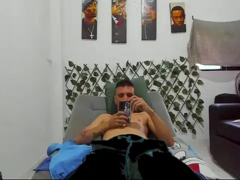 Latins_Boss webcam