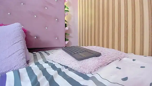 lovely__kiss__ webcam