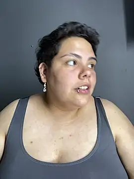 Hailey_Curvy webcam