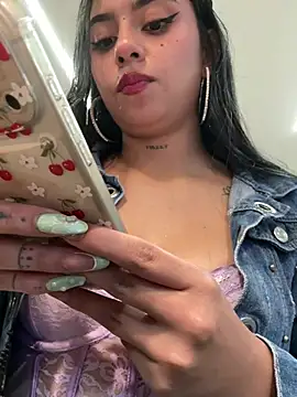 LilacNoir webcam