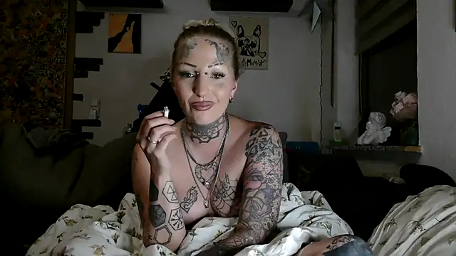 RoxxyInk webcam