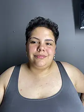 Hailey_Curvy