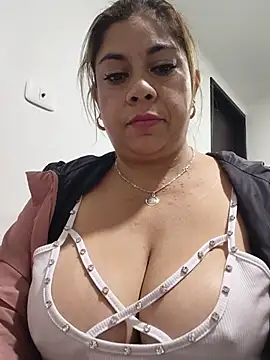 Laura-Hernandez webcam