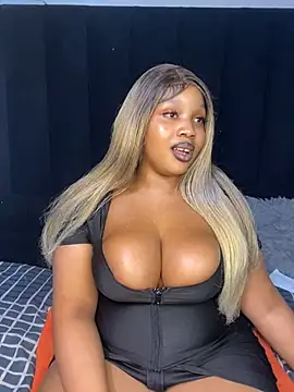 THICKBARBIE32 webcam