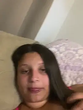 julia_moreira webcam