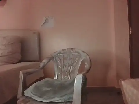 pinky-lips webcam