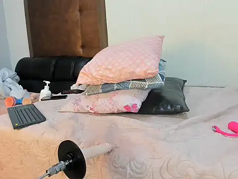 Naomi_Moon_ webcam