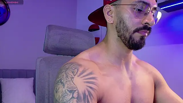 tony_muscle live cam on StripChat