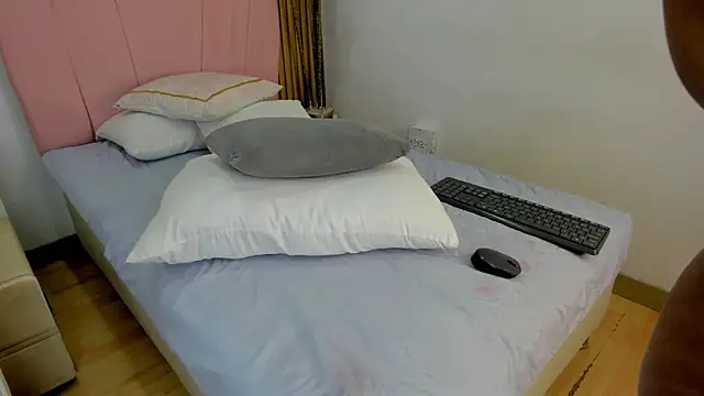 ChikiBom28 webcam