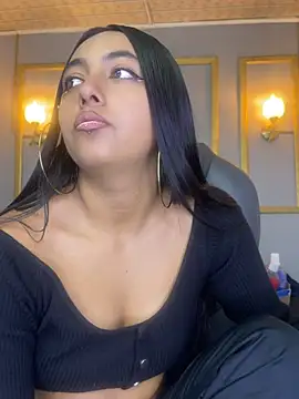 Hollyyqueen_ live cam on StripChat