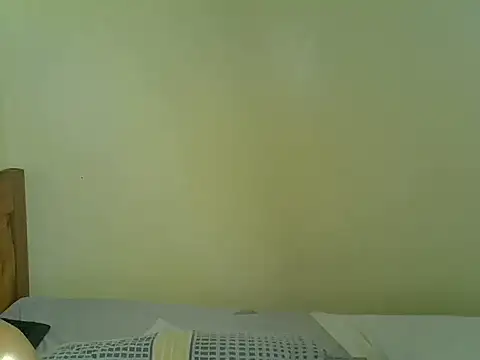 Pearl_petite webcam