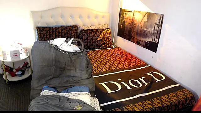 NinaDOM4CUM webcam