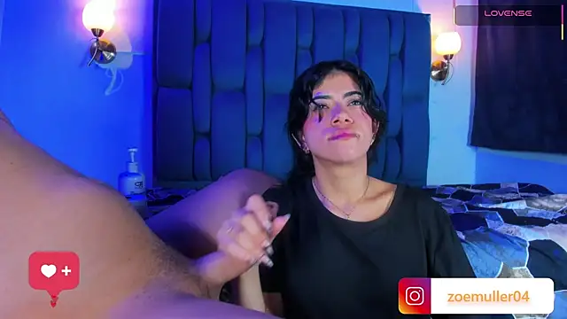 Zoe_Axel1 live cam on StripChat