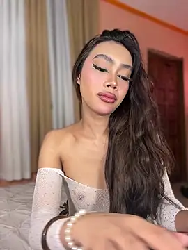 Innocent_yanixx69 live cam on StripChat