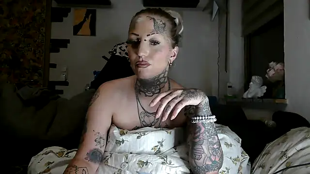 RoxxyInk webcam