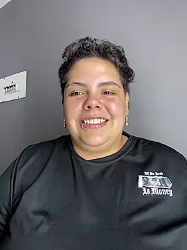 Hailey_Curvy webcam