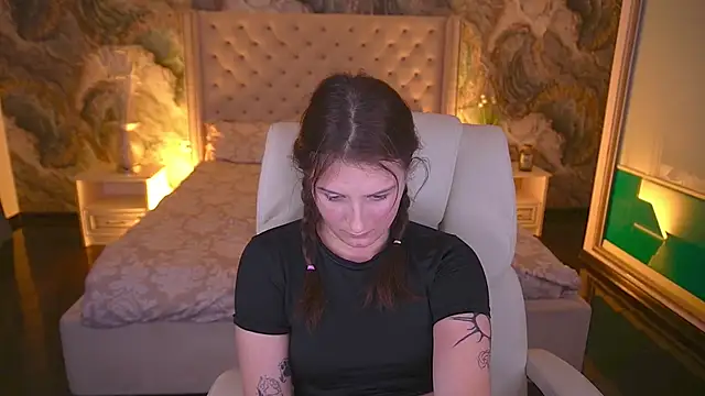 VikVikLove webcam