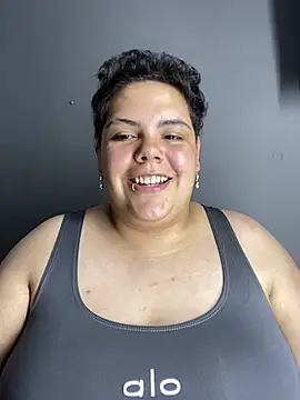 Hailey_Curvy webcam