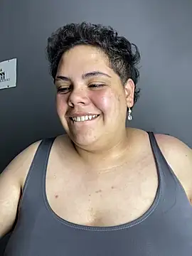 Hailey_Curvy webcam