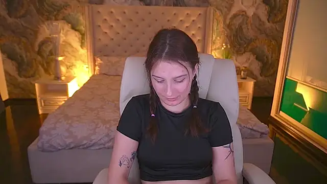 VikVikLove webcam
