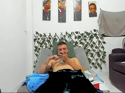 Latins_Boss webcam