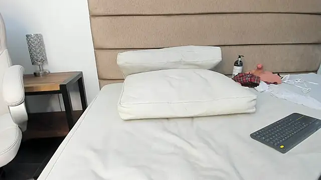cristine_colins live cam on StripChat