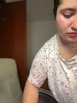 horny_roomiess webcam