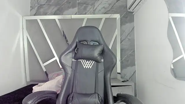 Mia_Petiteht webcam