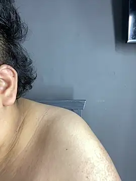 Hailey_Curvy webcam