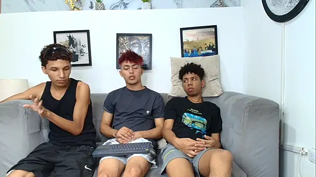 AVENGER_BOYS2026 live cam on StripChat