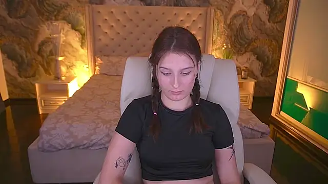 VikVikLove webcam