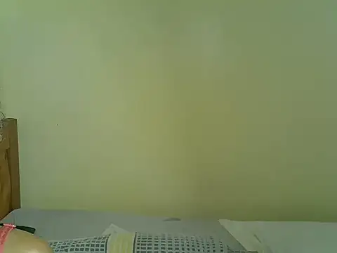 Pearl_petite webcam