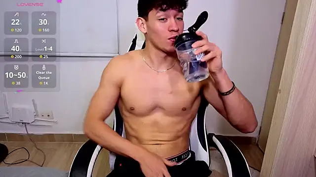 Luke_Muscle webcam