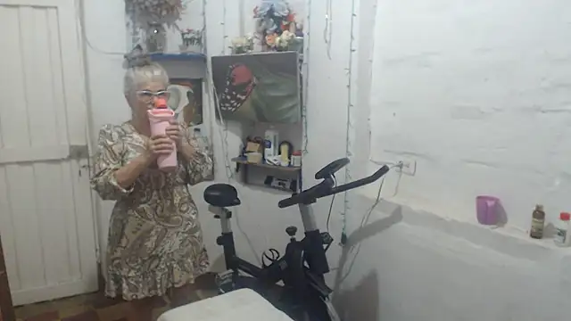FunnyGrandma webcam