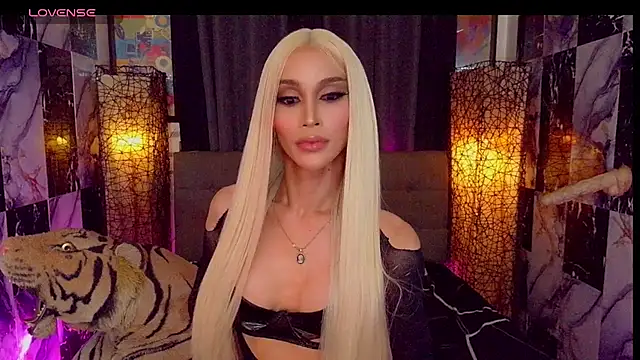SeductiveSamanthaTS live cam on StripChat