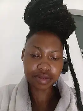 Sweethoneypot25 live cam on StripChat